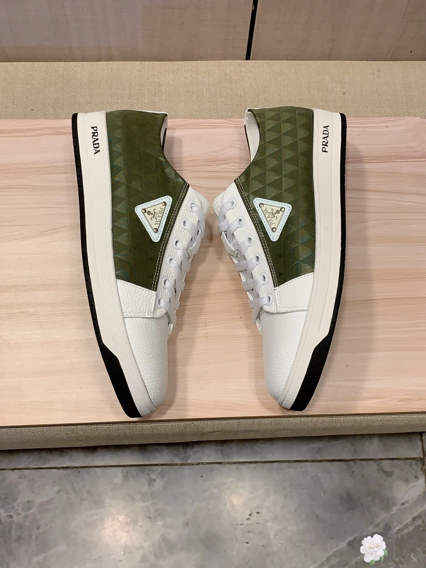 Men's Men's Shoes💰420💰💰🎩🎩[Lightning][Lightning] "PRADA*" The latest and most popular casual shoes, top brand [seduce] luxury~purchase, top~quality. [Strong] The upper is made of imported breathable cowhide with material ➕ breathable sheepskin lining (•) and fine workmanship. The original stylish and stylish soft rubber wear-resistant and non-slip outsole is light and comfortable on the feet. The real thing looks better when photographed in real life. No. 143: Code: 38-44, 45 can be customized, 3️⃣ colors are available